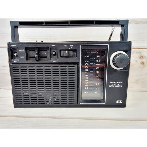 Realistic AM/FM Portable Radio Model 12-665 By Radio Shack Vintage - Picture 2 of 16